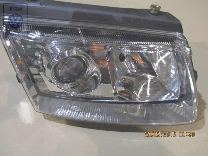 Original VW Halogen Twin Headlights For Gas Discharge Bulb - 3B0941018J