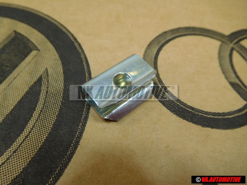 Original VW Clip - 811853695